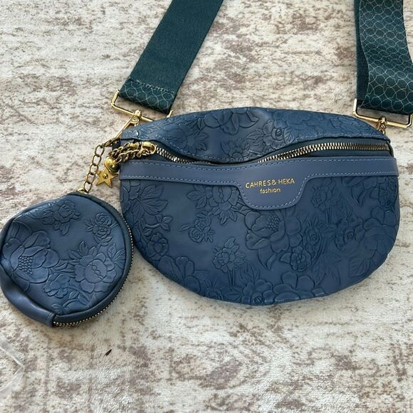 Blue Embossed Crossbody Bag with Crossbody strap vegan leather - Picture 4 of 11